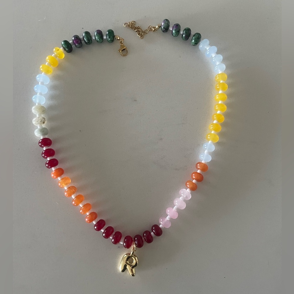 Beaded R necklace - Picture 4 of 4
